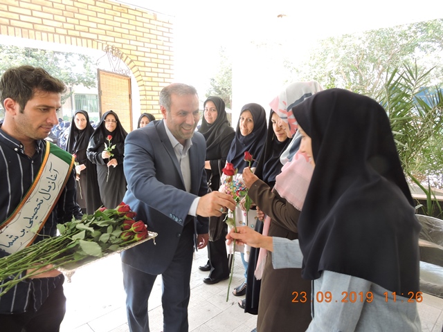 زنگ آغاز مهر و دوستی طنین انداز دلها شد