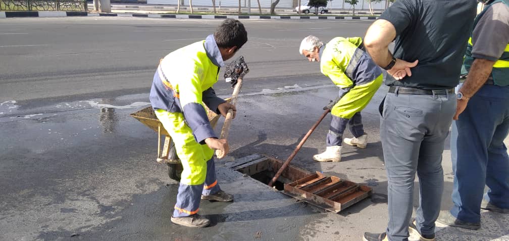 خداپرستی گفت : حوزه خدمات شهری با تلاش و کوشش شبانه روزی در خدمت شهروندان است.